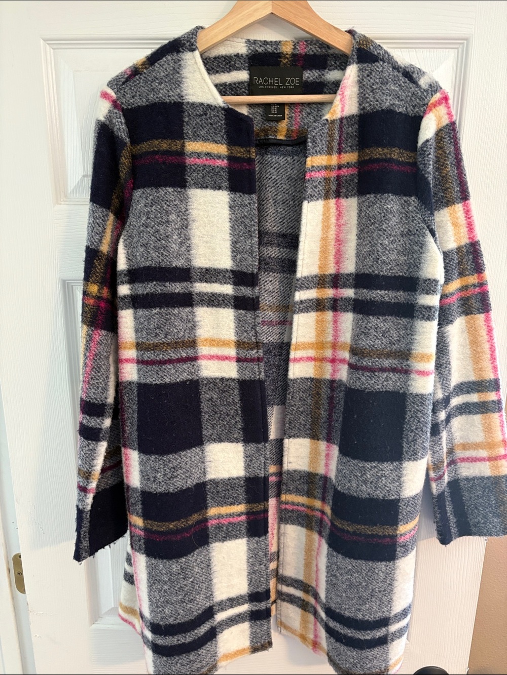 Rachel Zoe Black, Cream & Pink Plaid Open Front Coat
Size: Medium